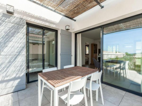 Attractive Holiday Home in Malauc ne with Terrace